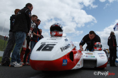 das Sidecar an den richtigen Platz schieben