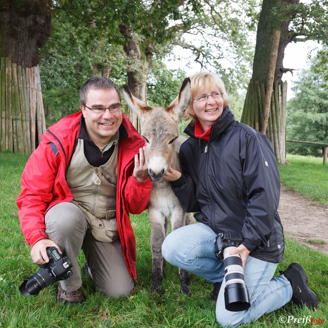 Anja und Frank Preiß mit einem Eselchen